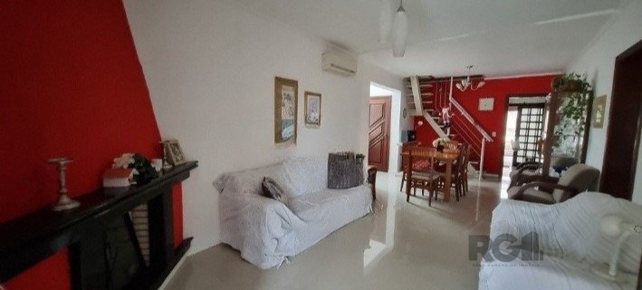 Casa à venda com 3 quartos, 99m² - Foto 1